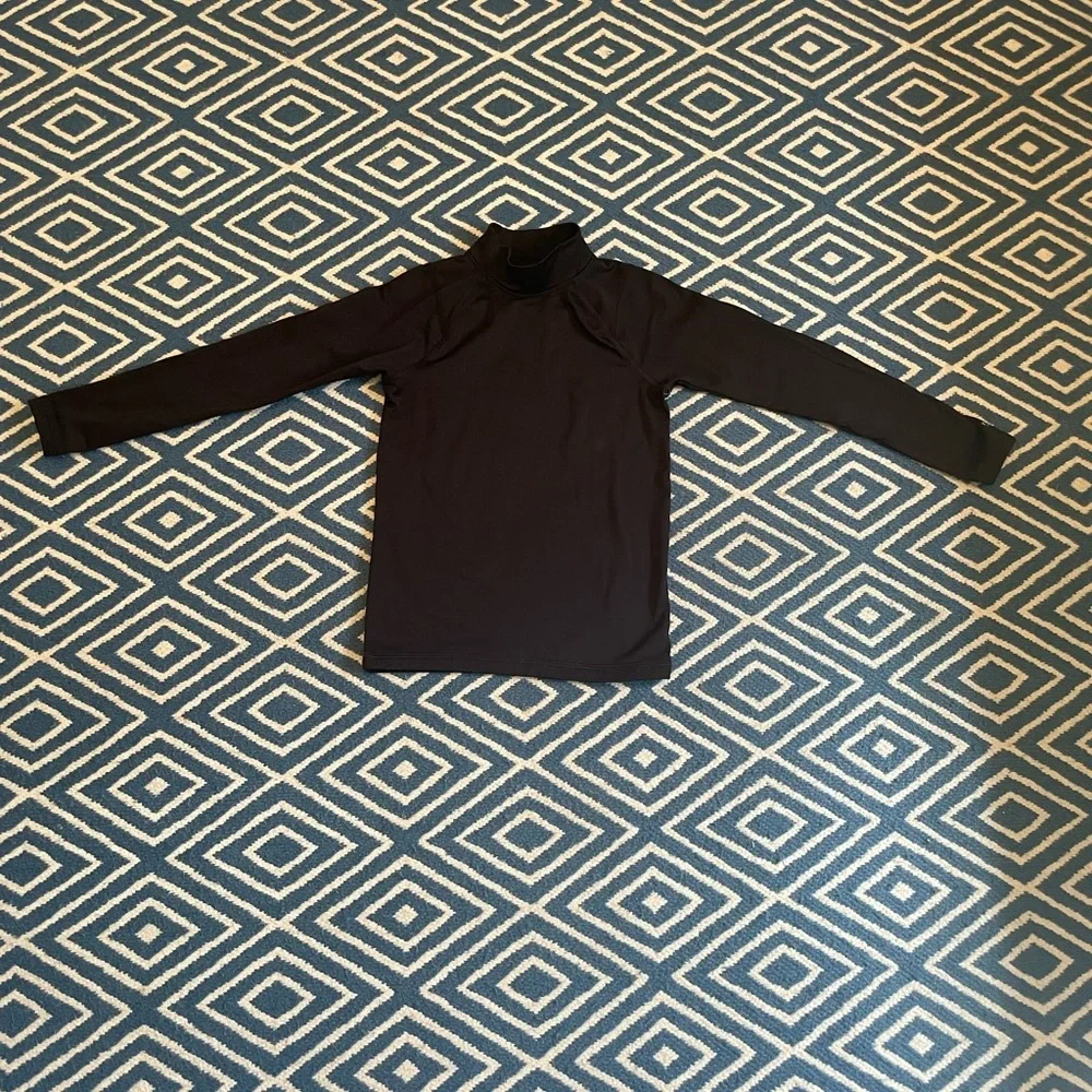 Boys small 8/9 DSG black long sleeve rash guard swim shirt